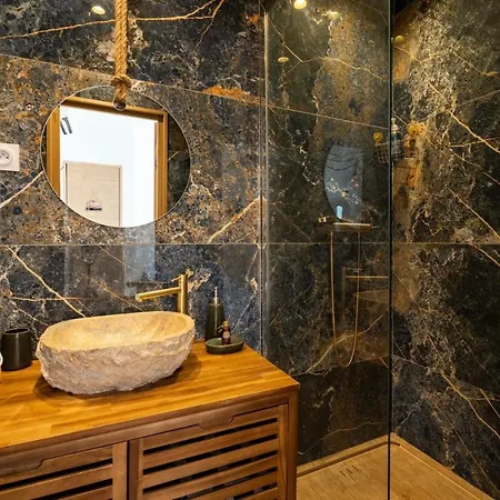 Le Quai Du Port Parking Clim